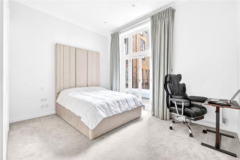 1 bedroom flat, Brompton Road, Knightsbridge SW3 - Available