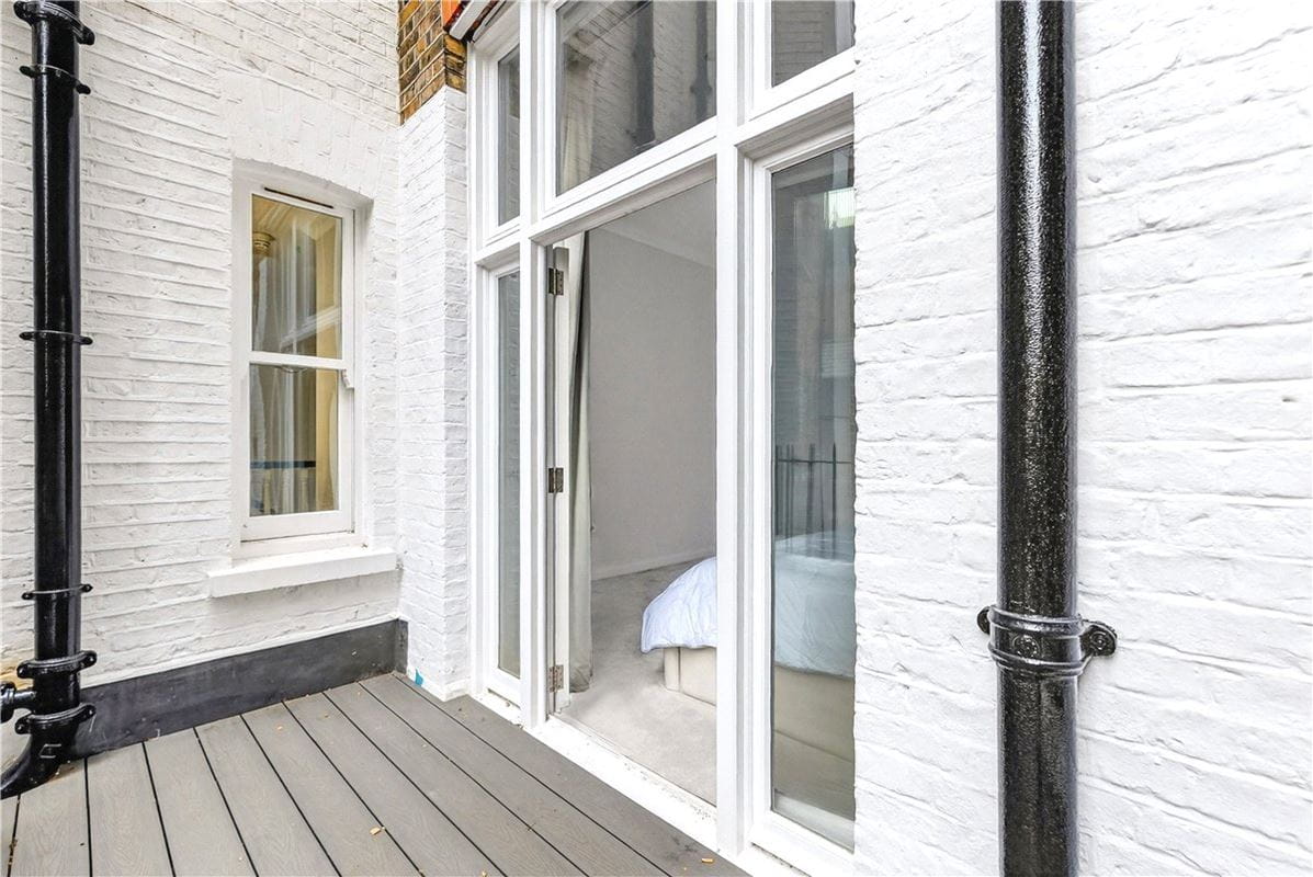 1 bedroom flat, Brompton Road, Knightsbridge SW3 - Available
