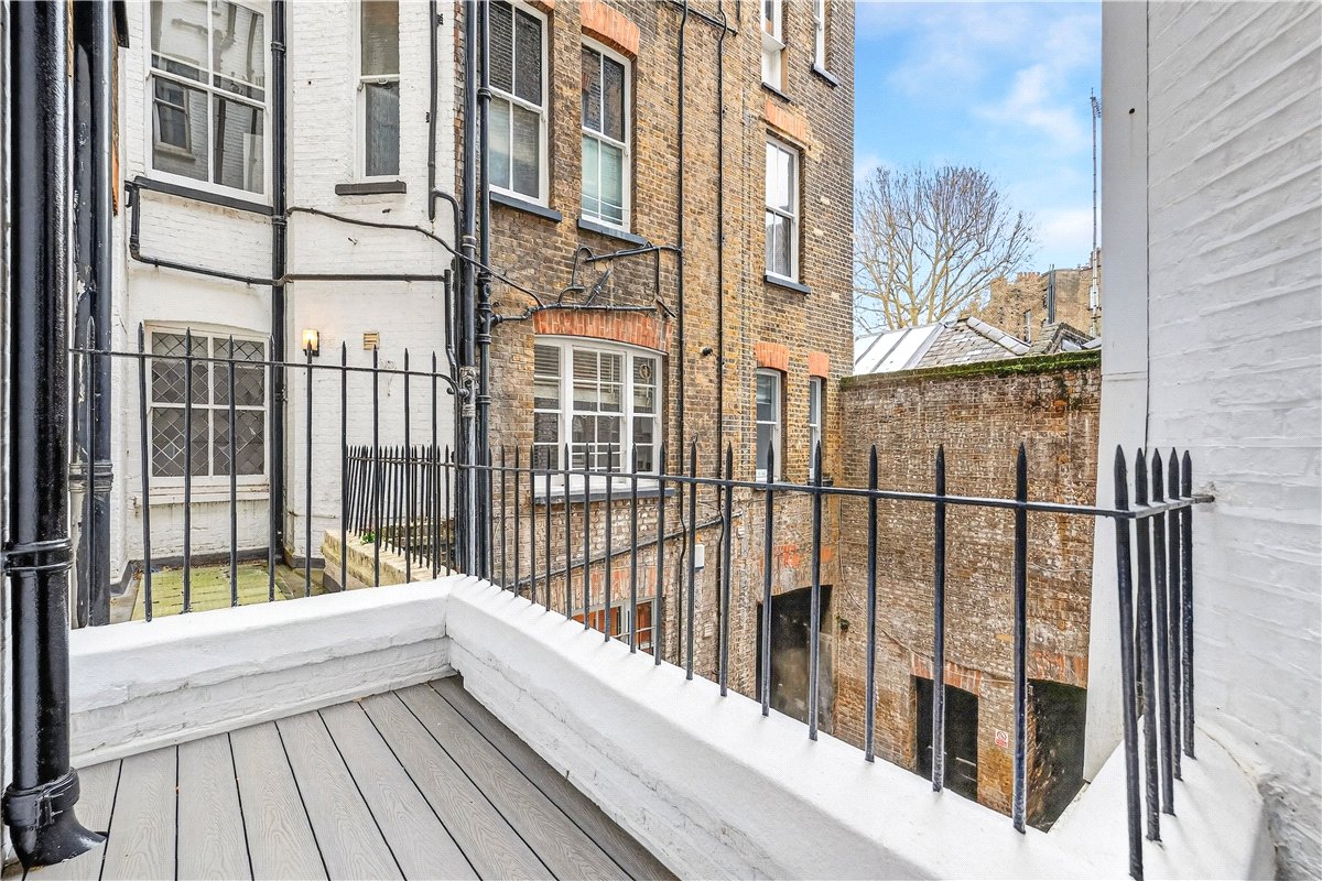 1 bedroom flat, Brompton Road, Knightsbridge SW3 - Available