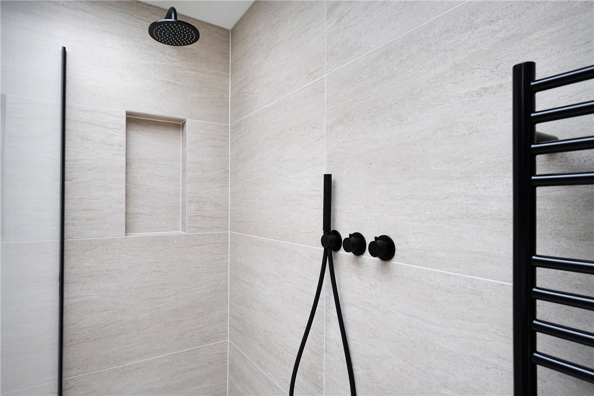 3 bedroom flat, Brewster Gardens, North Kensington W10 - Available