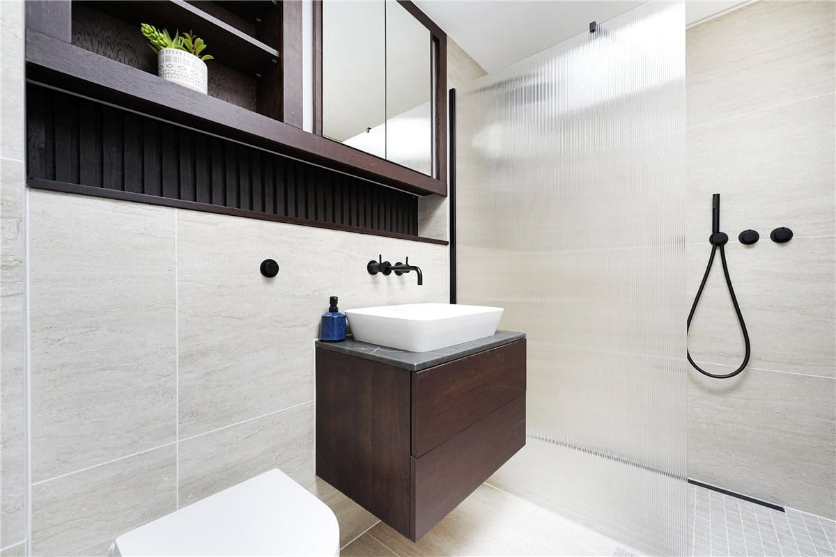 3 bedroom flat, Brewster Gardens, North Kensington W10 - Available