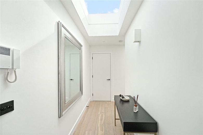2 bedroom flat, Brewster Gardens, North Kensington W10 - Available