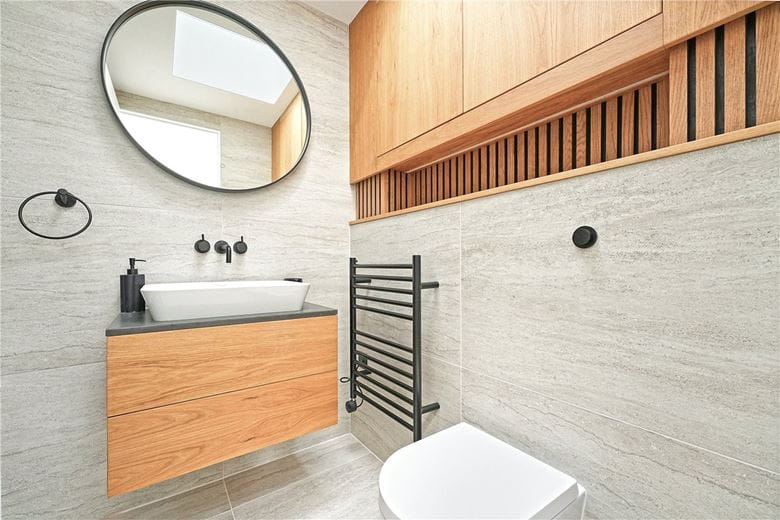 2 bedroom flat, Brewster Gardens, North Kensington W10 - Available