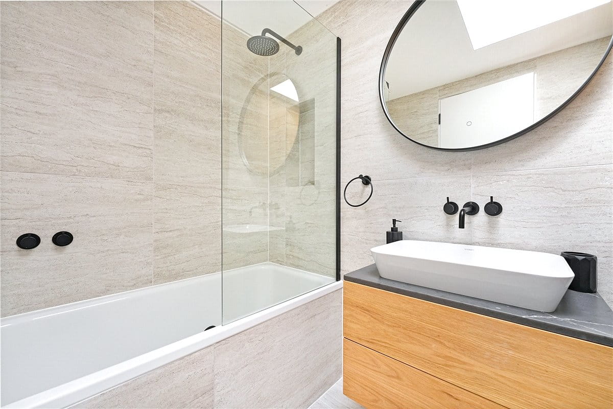 2 bedroom flat, Brewster Gardens, North Kensington W10 - Available