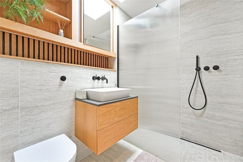 2 bedroom flat, Brewster Gardens, North Kensington W10 - Available