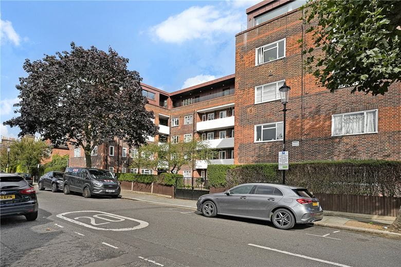 2 bedroom flat, Brewster Gardens, North Kensington W10 - Available