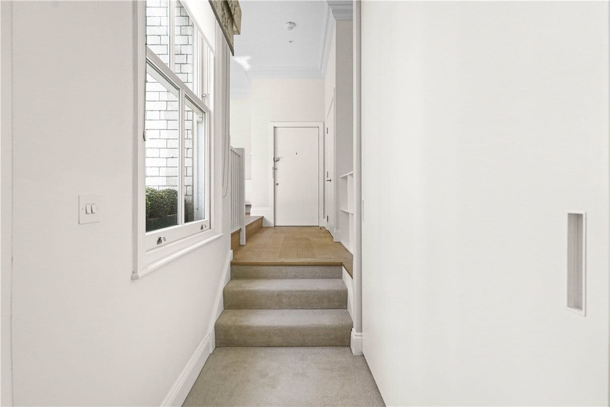 1 bedroom flat, Egerton Gardens Mews, Knightsbridge SW3 - Available