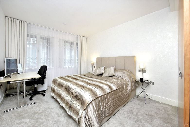 1 bedroom flat, Lancelot Place, Knightsbridge SW7 - Available