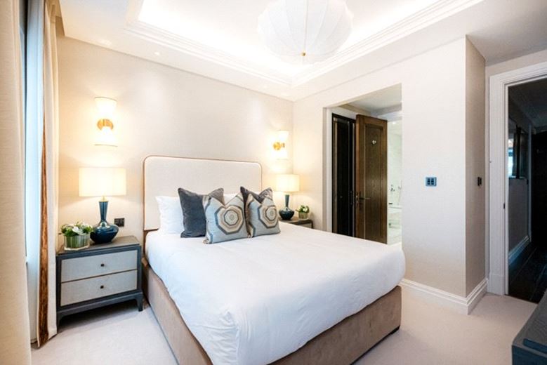 2 bedroom flat, Prince Of Wales Terrace, Kensington W8 - Available