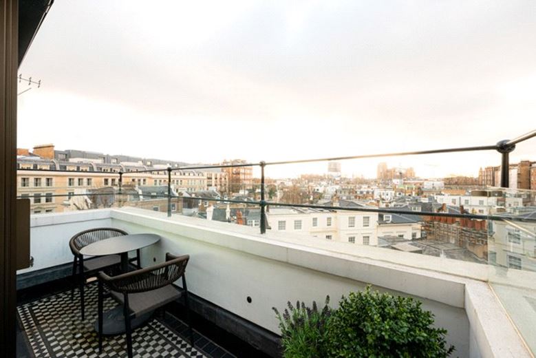 2 bedroom flat, Prince Of Wales Terrace, Kensington W8 - Available