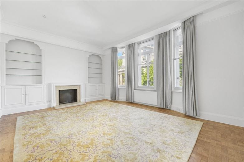 3 bedroom flat, Egerton Gardens, Knightsbridge SW3 - Available
