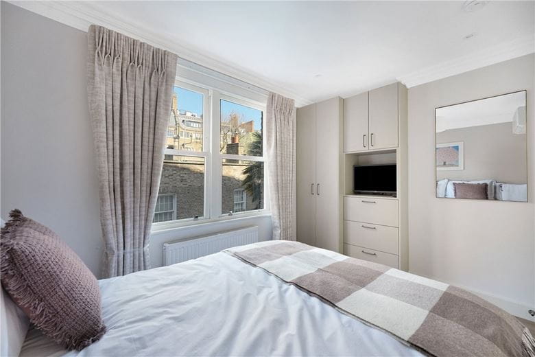 4 bedroom flat, Beaufort Gardens, Knightsbridge SW3 - Available