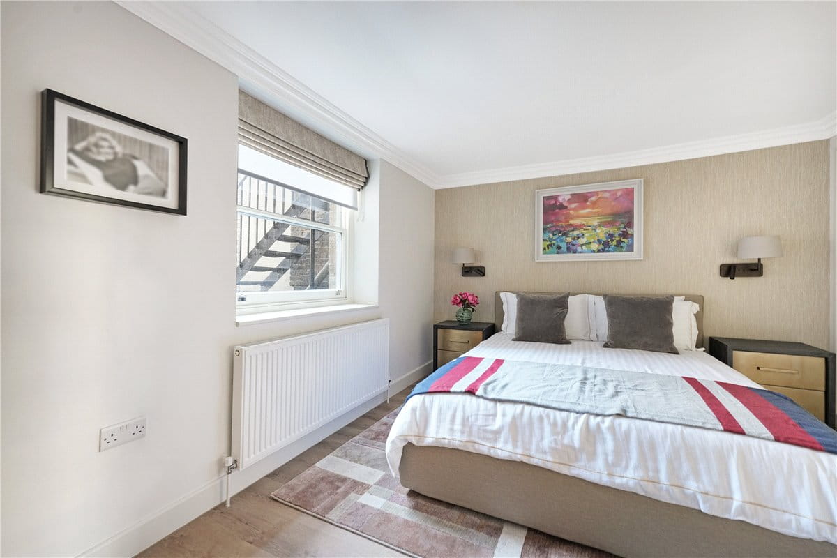 4 bedroom flat, Beaufort Gardens, Knightsbridge SW3 - Available