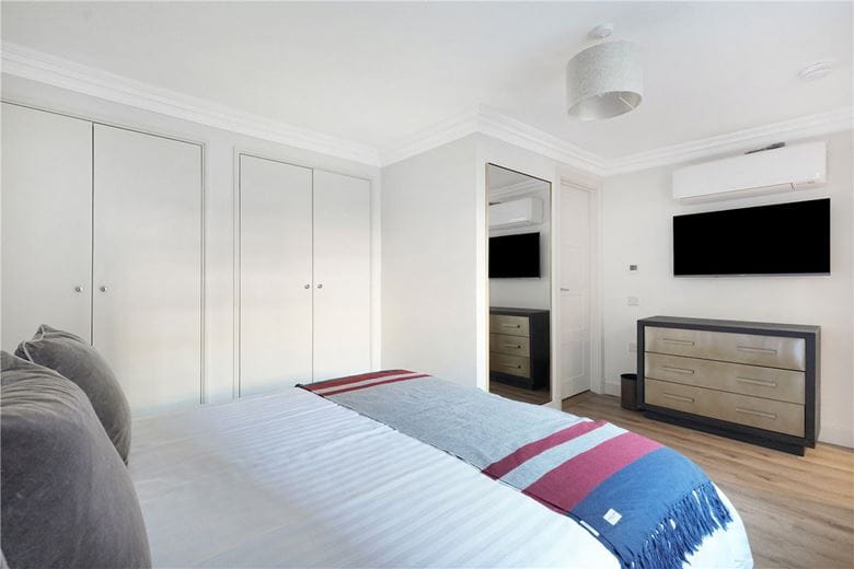 4 bedroom flat, Beaufort Gardens, Knightsbridge SW3 - Available