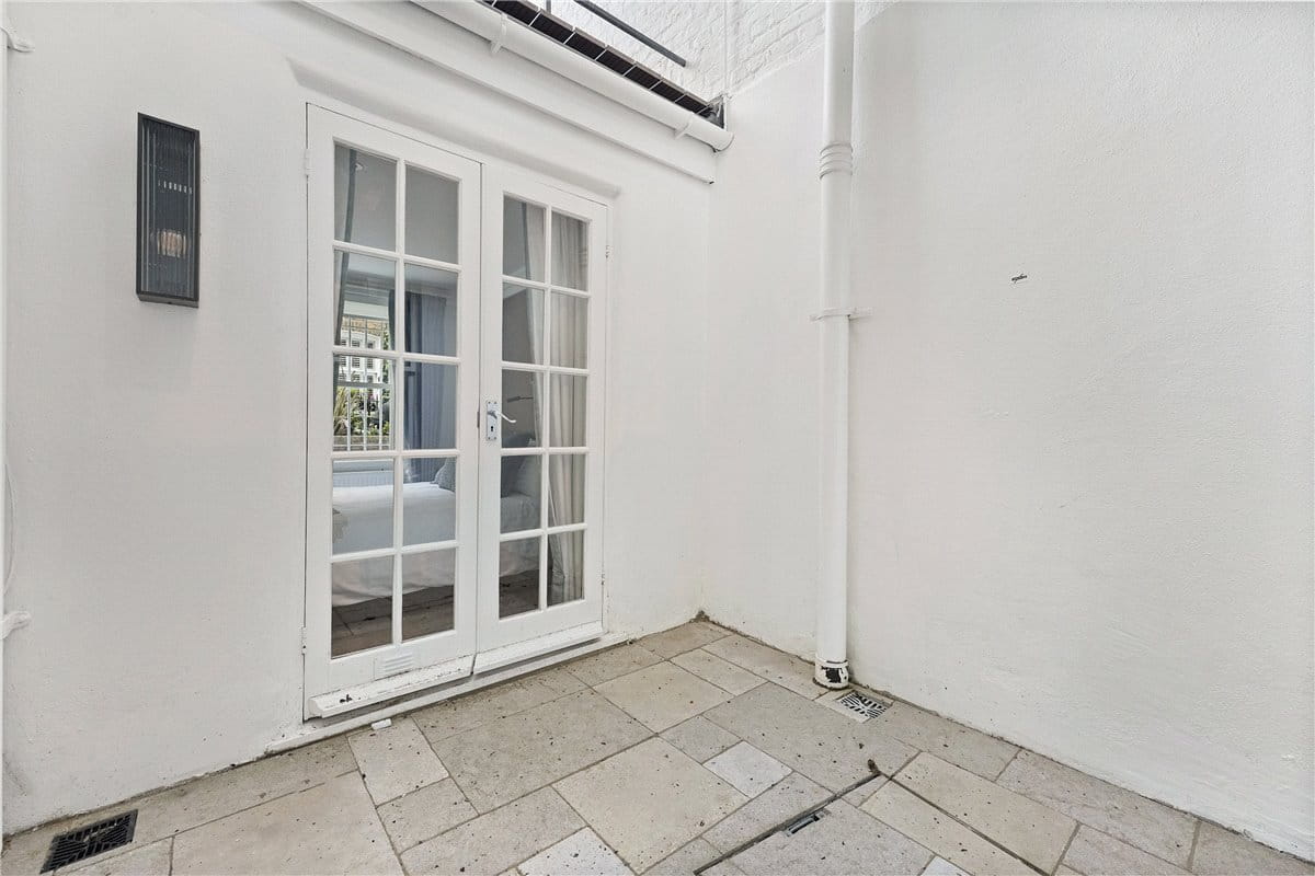 2 bedroom flat, Beaufort Gardens, Knightsbridge SW3 - Available