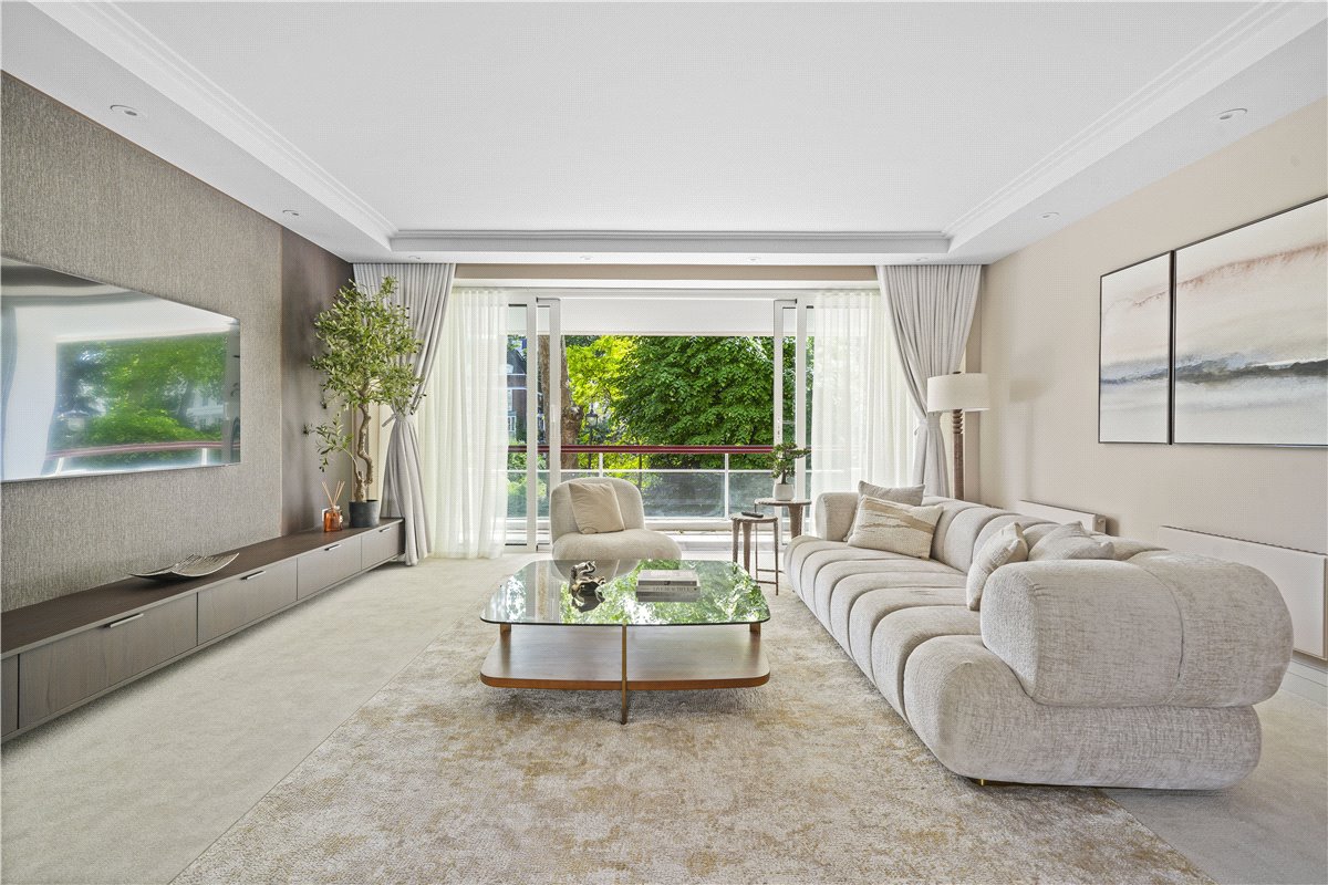 3 bedroom flat, Gloucester Square, Hyde Park Estate W2 - Available