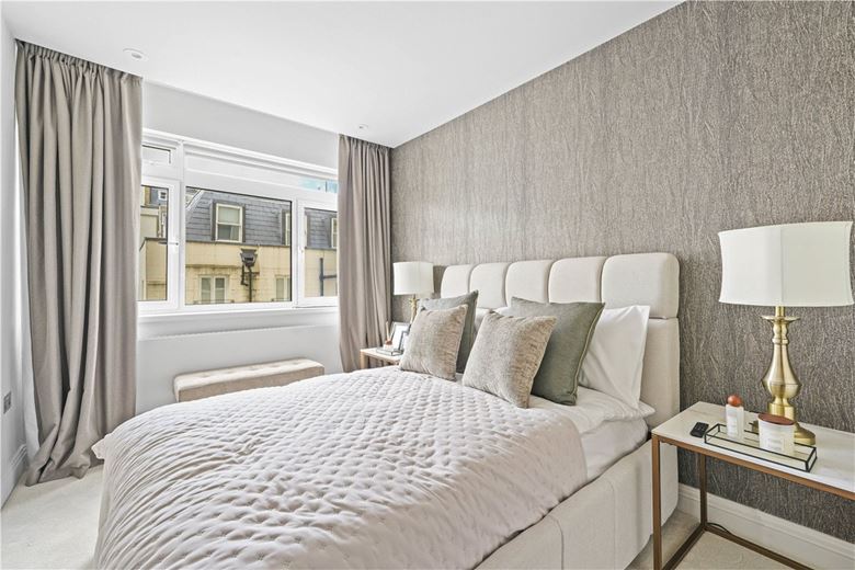 3 bedroom flat, Gloucester Square, Hyde Park Estate W2 - Available