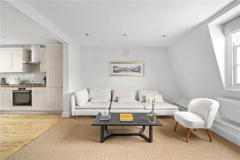 2 bedroom flat, Horbury Street, Chelsea SW10 - Available