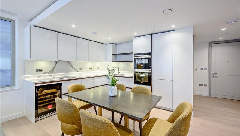 3 bedroom flat, Edgware Road, London W2 - Available