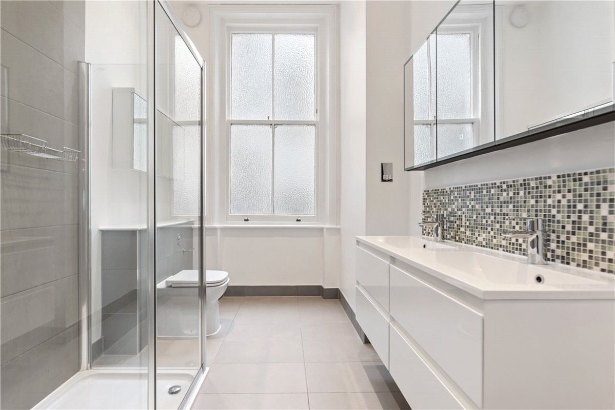 3 bedroom maisonette, Egerton Gardens, Knightsbridge SW3 - Available