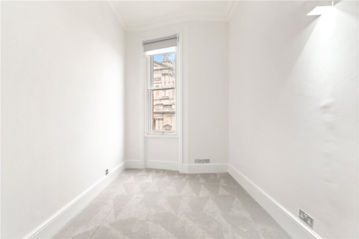 3 bedroom maisonette, Egerton Gardens, Knightsbridge SW3 - Available
