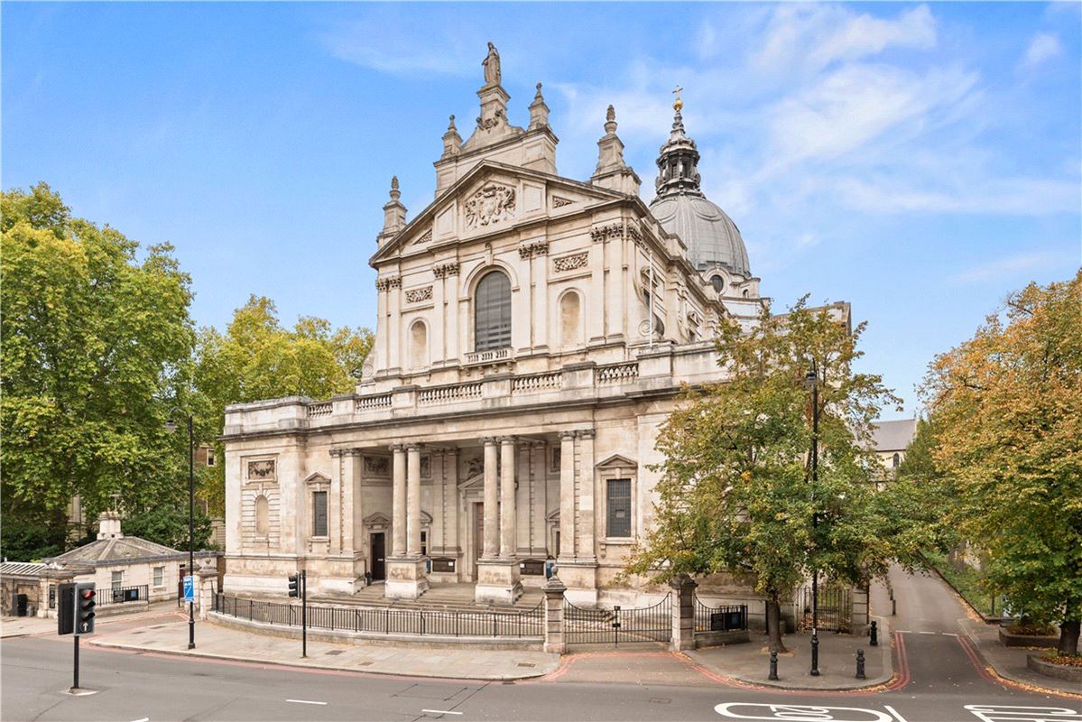 3 bedroom maisonette, Egerton Gardens, Knightsbridge SW3 - Available