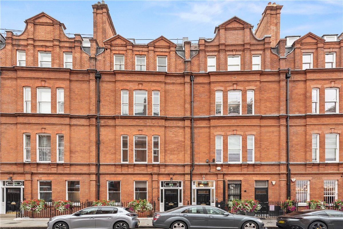 3 bedroom maisonette, Egerton Gardens, Knightsbridge SW3 - Available