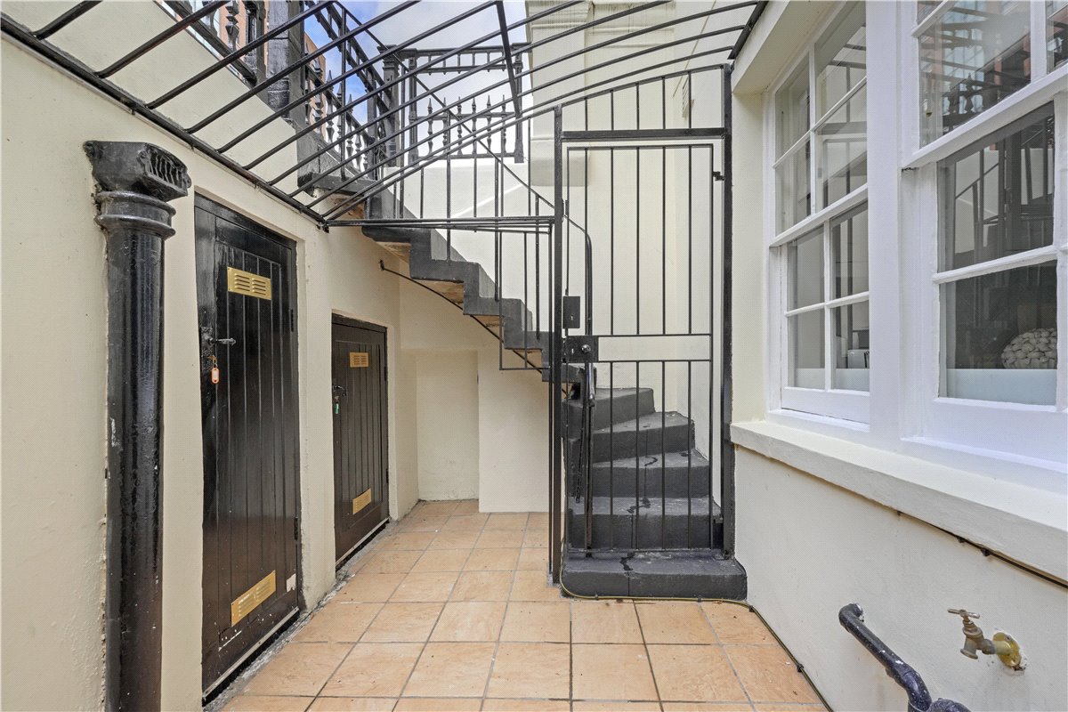 6 bedroom house, Ennismore Gardens, Knightsbridge SW7 - Available