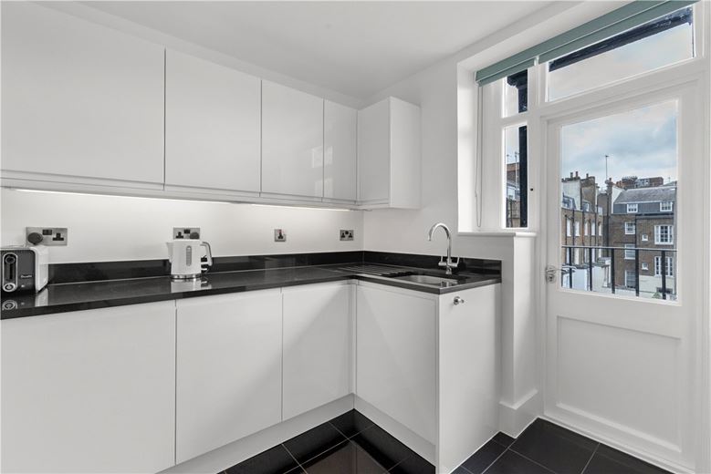 3 bedroom flat, Sussex Gardens, Lancaster Gate W2 - Available