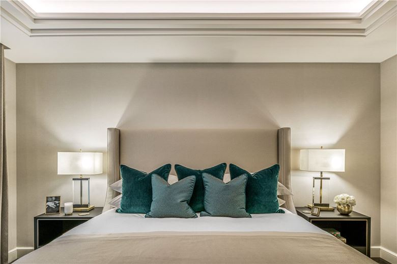 2 bedroom flat, Lancelot Place, Knightsbridge SW7 - Available