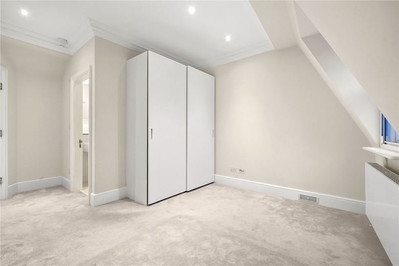 4 bedroom maisonette, Egerton Gardens, Knightsbridge SW3 - Available