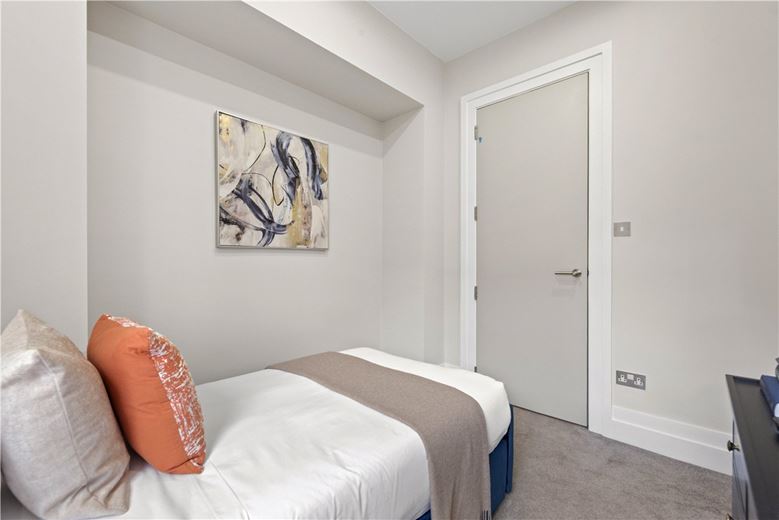 2 bedroom flat, Westbourne Grove, Bayswater W2 - Available