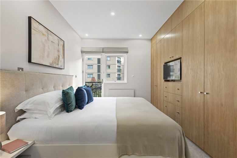 2 bedroom flat, Westbourne Grove, Bayswater W2 - Available