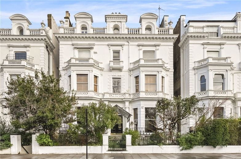 2 bedroom flat, Pembridge Square, Notting Hill Gate W2 - Available