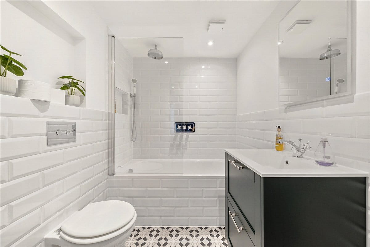 4 bedroom flat, Southwell Gardens, South Kensington SW7 - Available