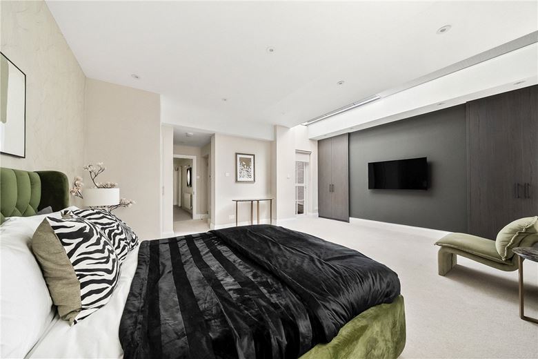4 bedroom flat, Southwell Gardens, South Kensington SW7 - Available