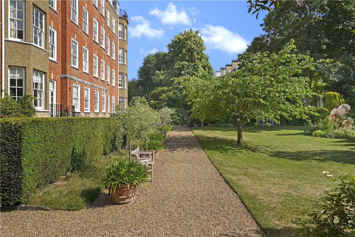 3 bedroom flat, The Little Boltons, Chelsea SW5 - Available