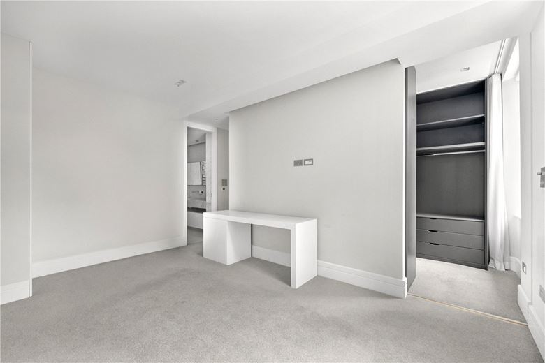 3 bedroom flat, The Little Boltons, Chelsea SW5 - Available
