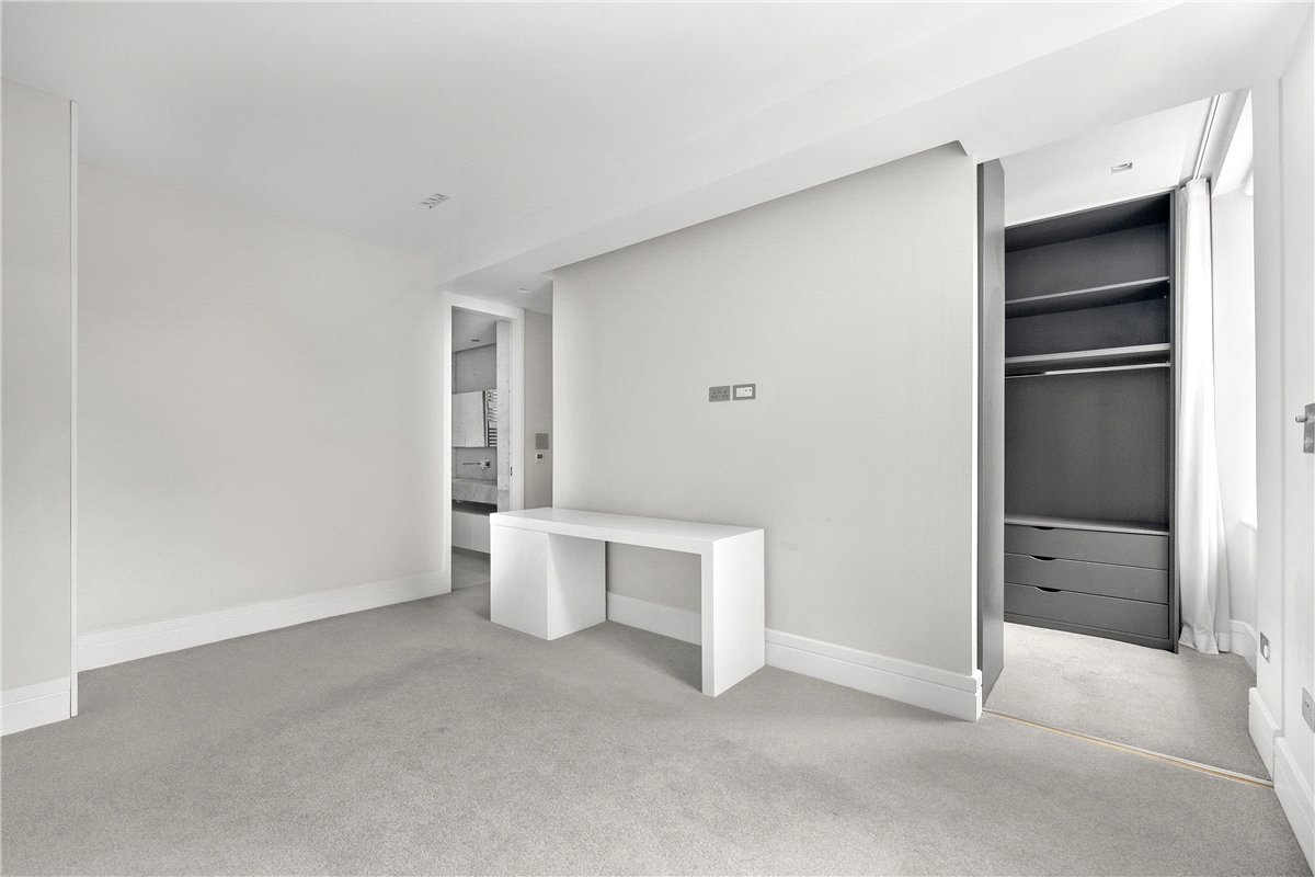 3 bedroom flat, The Little Boltons, Chelsea SW5 - Available