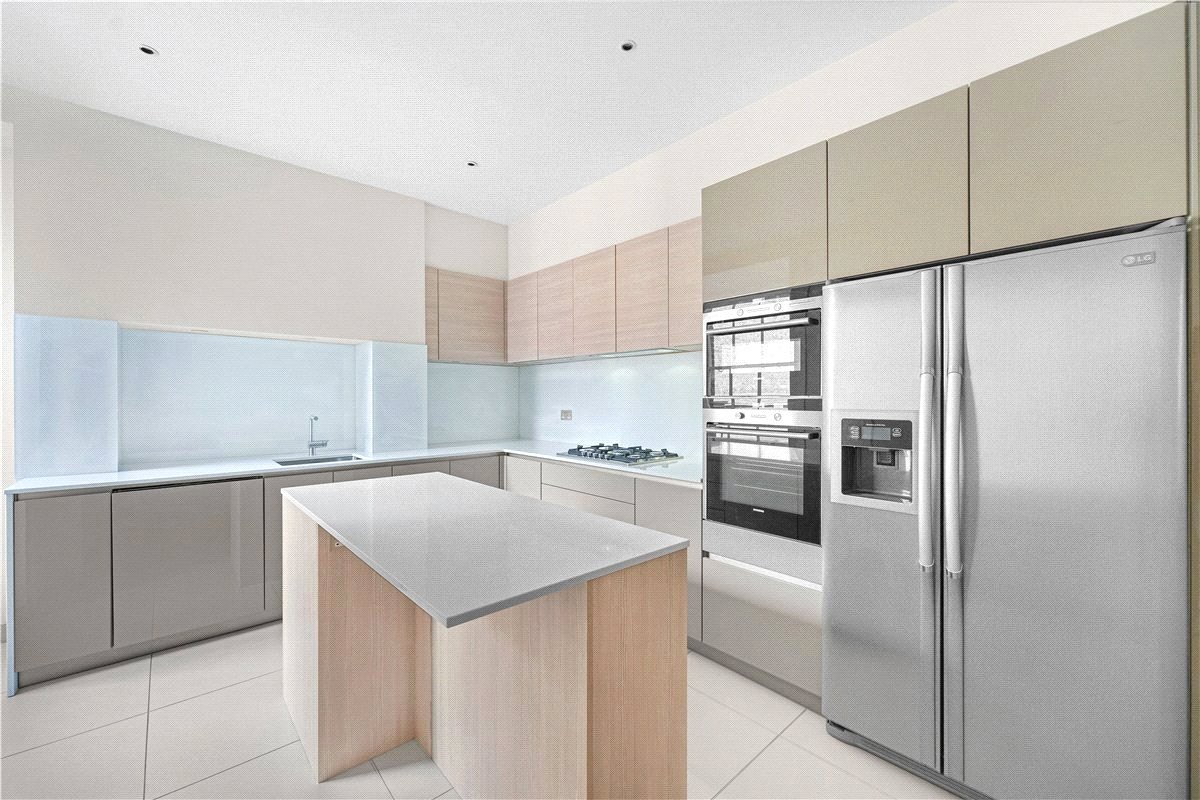 4 bedroom flat, Wynnstay Gardens, Allen Street W8 - Available