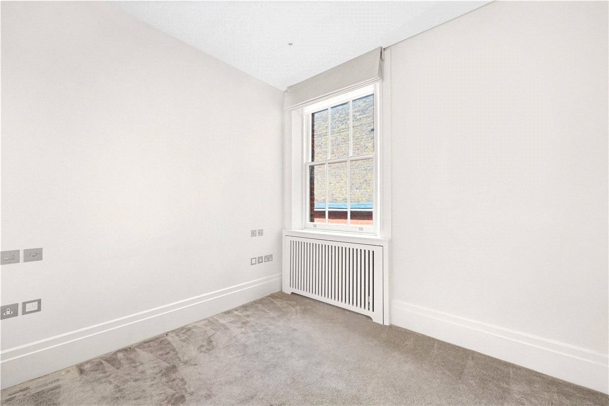 4 bedroom flat, Wynnstay Gardens, Allen Street W8 - Available