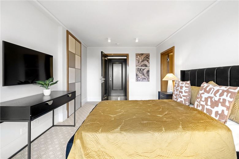 4 bedroom flat, Kingston House South, Ennismore Gardens SW7 - Available