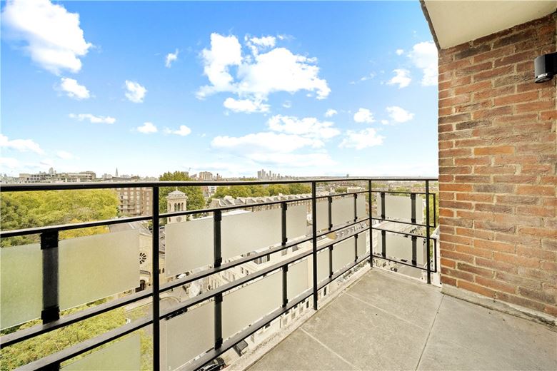 4 bedroom flat, Kingston House South, Ennismore Gardens SW7 - Available