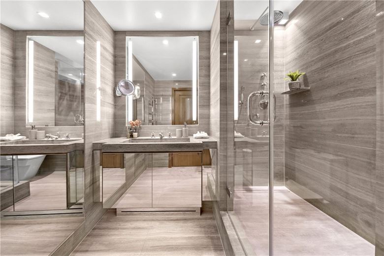 4 bedroom flat, Kingston House South, Ennismore Gardens SW7 - Available