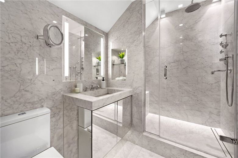 4 bedroom flat, Kingston House South, Ennismore Gardens SW7 - Available