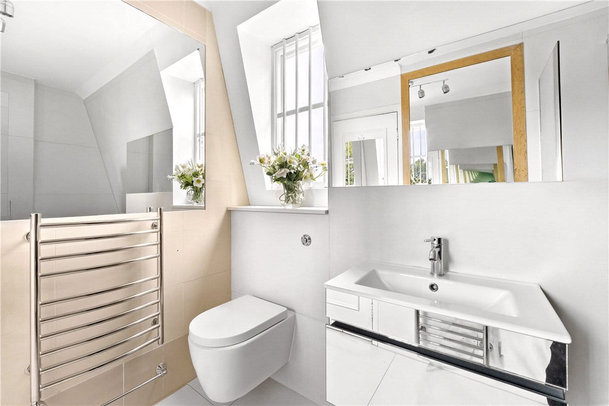 3 bedroom flat, Cadogan Square, London SW1X - Available