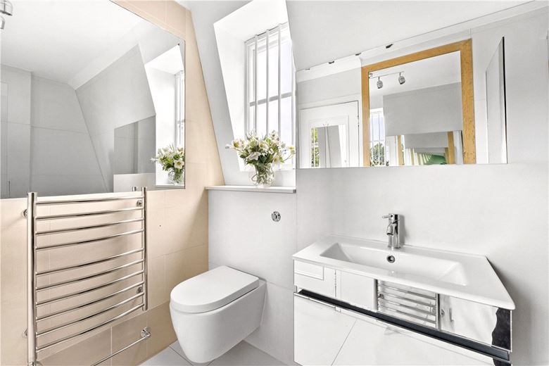 3 bedroom flat, Cadogan Square, Knightsbridge SW1X - Available