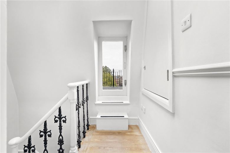 3 bedroom flat, Cadogan Square, Knightsbridge SW1X - Available