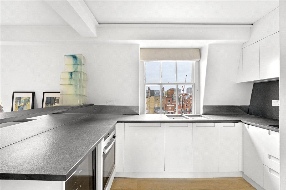 3 bedroom flat, Cadogan Square, Knightsbridge SW1X - Available