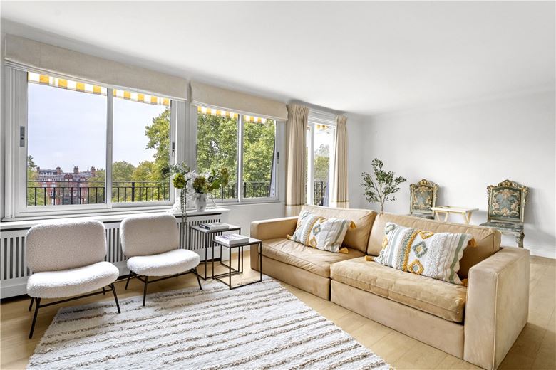 3 bedroom flat, Cadogan Square, Knightsbridge SW1X - Available